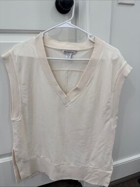 Athleta Cream V-Neck Sleeveless Top